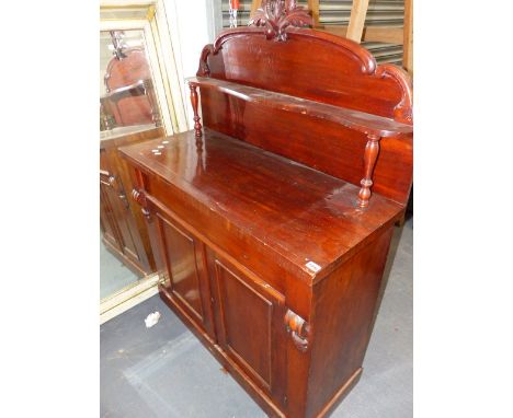 A VICTORIAN MAHOGANY CHIFFONIER WITH RAISED SHELF BACK TOGETHER WITH AN EDWARDIAN DROP LEAF OCCASIONAL  TABLE.  (2)