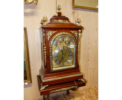 A GOOD QUALITY MAHOGANY AND GILT BRASS MOUNTED BRACKET CLOCK WITH 8-DAY 3 TRAIN FUSEE CHIMING MOVEMENT, ARCH BRASS DIAL WITH 