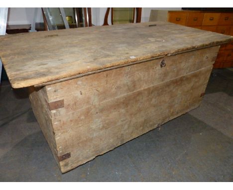 A VERY LARGE AND IMPRESSIVE ANTIQUE PINE HORSE LIVERY TRUNK OR CHEST WITH HINGED RISING TOP.   W.187 x 91 x H.74cms.