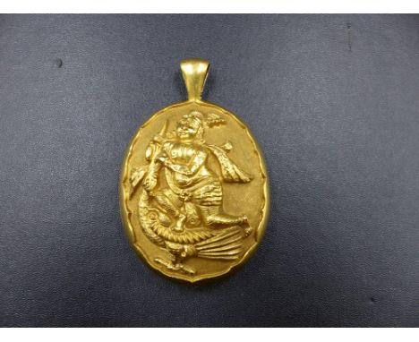 AN ORIENTAL HIGH RELIEF DECORATIVE OVAL LOCKET CONTAINING A WATERCOLOUR PORTRAIT MINIATURE OF A GENTLEMAN, TESTED AS 18-22ct 