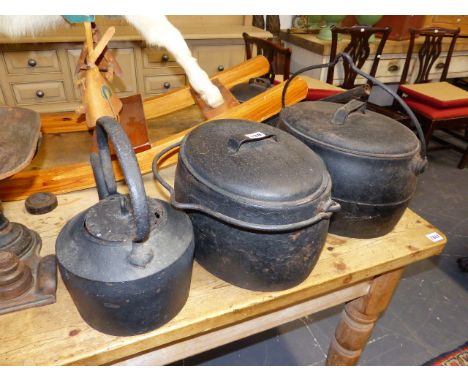 A GROUP OF ANTIQUE IRON COOKING PANS, A RANGE KETTLE AND A SET OF SCALES AND WEIGHTS.