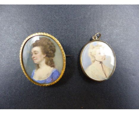 TWO PORTRAIT MINIATURES TO INCLUDE AN ANTIQUE YELLOW METAL MOUNTED OVAL BROOCH DEPICTING A WATERCOLOUR PORTRAIT MINIATURE OF 