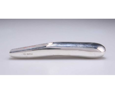 AN EDWARDIAN SILVER APPLE CORER by George Unite, Chester 1912, of plain tapering form. 12cm longA few small tents to the top 
