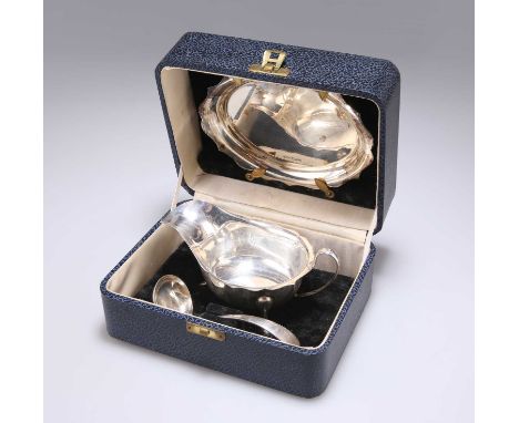 A GEORGE VI SILVER SAUCEBOAT, LADLE AND STAND by Collingwood &amp; Sons Ltd, Sheffield 1937, in original fitted case. Saucebo