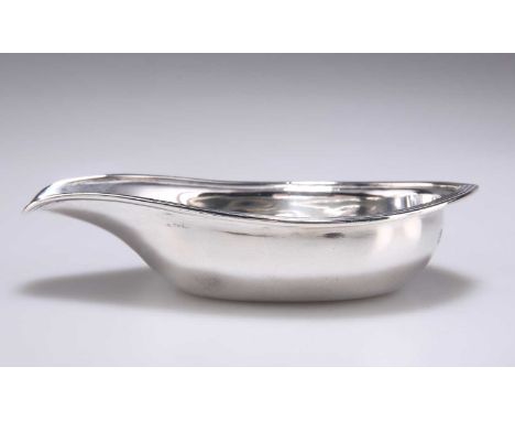 A VICTORIAN SILVER PAP BOAT by John Le Gallais, London 1851, of typical form, with reeded rim. 13.1cm long, 2.5 troy ouncesMa