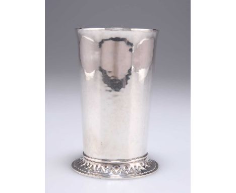 A MODERN ARTS AND CRAFTS STYLE SILVER BEAKER maker's mark JFW, Birmingham 1973, slightly tapering cylindrical, the outer edge