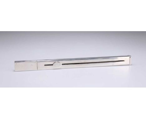 AN EDWARDIAN SILVER SEALING WAX CASE by William Hornby, London 1903, with a hinged vesta compartment at one end. 21.5cm long,