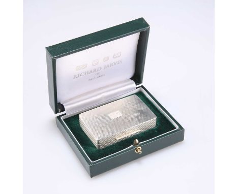 AN ELIZABETH II SILVER SNUFF BOX by PJD Silver Ltd, Edinburgh 2000, rounded rectangular, with all-over engine-turned engravin