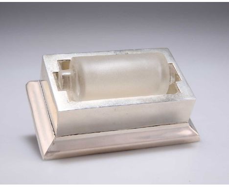 AN EDWARDIAN SILVER MOUNTED AND GLASS STAMP ROLLER / WETTER by Levi &amp; Salaman, Birmingham 1906, rectangular form, glass l