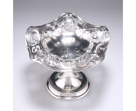 AN ART NOUVEAU AMERICAN STERLING SILVER COMPOTE by Woodside Sterling Co, New York, early 20th Century, the pentagonal top wit