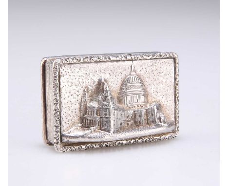 AN ELIZABETH II SILVER CASTLE-TOP SNUFF BOX by Connard &amp; Son Ltd, London 1981, cast in high relief depicting St Paul's ca