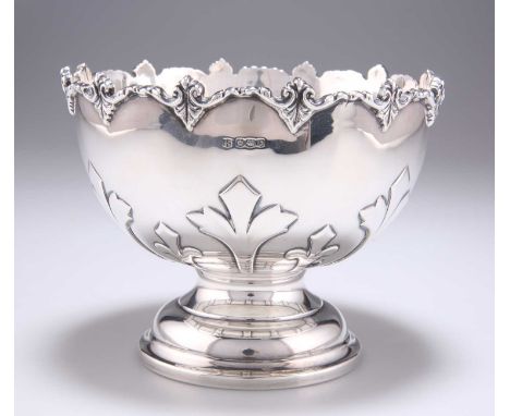 A GEORGE V SILVER PEDESTAL BOWL by John &amp; William F Deakin, Sheffield 1919, circular, with repoussé stylised fleur-de-lys