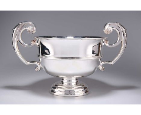 AN ELIZABETH II IMPRESSIVE SILVER TWIN-HANDLED TROPHY CUP by Mappin &amp; Webb Ltd, Sheffield 1969, the large circular bowl w