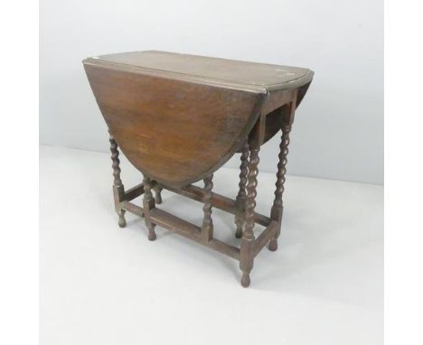Ana antique oak oval gate-leg drop-leaf table with barley twist legs. 78x72x34cm (extending to 106cm).