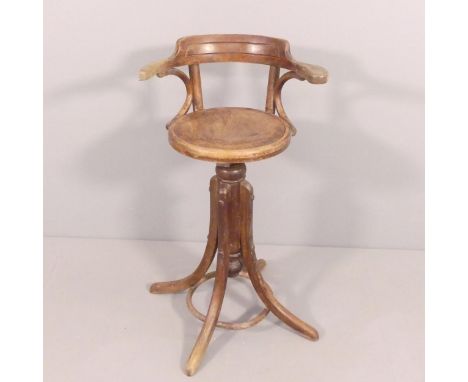 An early 20th century Thonet style bentwood bar stool, with corkscrew rise and fall mechanism and carved seat. Used condition