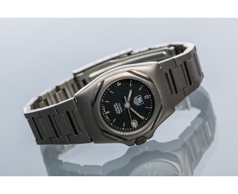 LADY'S TITANIUM TAG HEUER WRISTWATCH
quartz movement, the signed dial with Arabic numeral and baton hour markers, date apertu