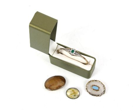 Mixed group of items including an oval chalcedony and turquoise brooch, with a gold border tested as 9 ct, together with two 