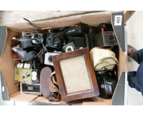 A mixed collection of items to include - film cameras, Kodak Brownies, Ensign Full Vue Brownies etc.