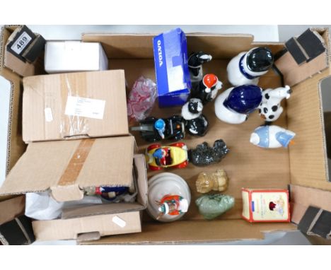 A mixed collection of ceramic items to include - Corgi Toyland Noddy cars, Wade collectors club commemorative pieces, etc. 