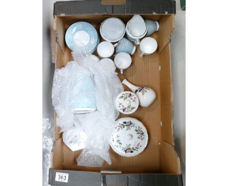 Minton coffee set in the Turquoise Cameo design and a collection of small Wedgwood Hathaway rose trinket items (20)