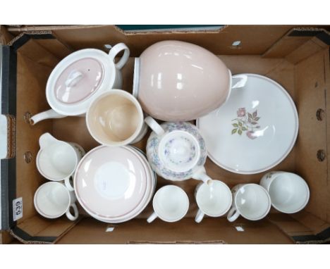 A mixed collection of ceramic items to include Wedgwood Suzie Cooper design coffee cans, sugar bowl, saucers, damaged coffee 