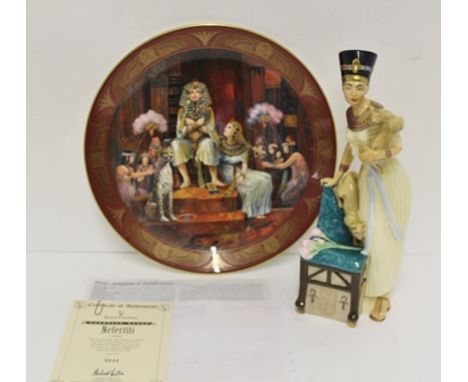 A ROYAL DOULTON LIMITED EDITION CERAMIC FIGURE "Egyptian Queen Nefertiti", HN3844, no.244/950, modelled by Pauline Parsons, w