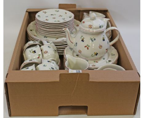 Villeroy & Boch 'Petite Fleur' dinner and tea service, 8 place settings  Condition Report Click here for further images, cond