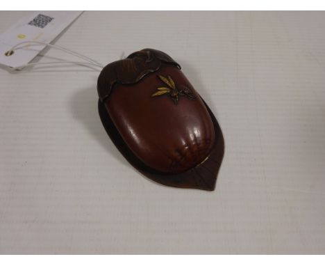 Japanese Meiji period bronze paper clip in the shape of an acorn and wasp. H.8.5cms Condition Report Click here for further i