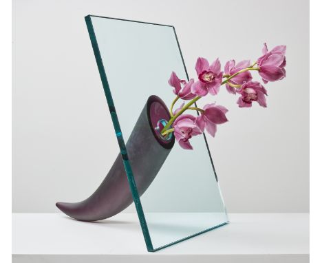 PHILIPPE STARCK (Né en 1949)Vase « Une étrangeté sous un mur »Création en 1988Signé « Daum Starck » et numéroté 26/50Cristal 