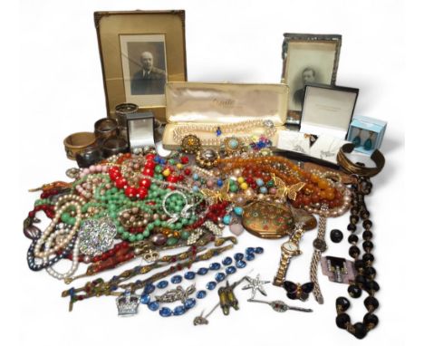 Costume jewellery including vintage brooches, bead necklaces, faux pearls, earrings, The Pearl Company pearl, bracelets and e