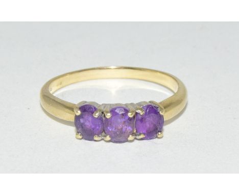 9ct gold Ladies 3 stone amethyst ring size Q