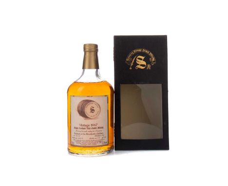 ROSEBANK 1967 SIGNATORY VINTAGE AGED 26 YEARSSingle Malt Scotch WhiskyDistilled 28 November 1967, matured in cask no. 4397/8,
