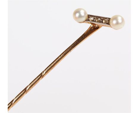 Diamond and pearl stick pin, with a pair of pearls to each end of the diamond set head, 7cm high