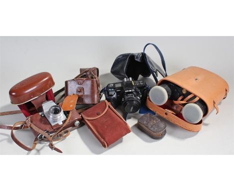 Four vintage film cameras along with a light meter, an electronic flashgun and a pair of binoculars (qty)