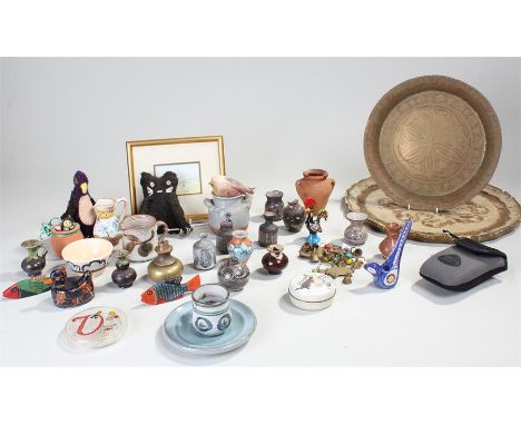 Mixed lot to include a Sorento tray, miniature ceramic jugs and pots, etc. (qty)