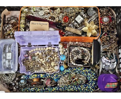 Collection of vintage and other jewellery to include: letter opener, watches, necklaces, brooches, rings, pendants etc. (B.P.