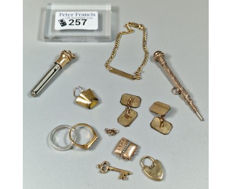 Bag of jewellery to include: white metal wedding band, 12ct back and front engine turned pair of cufflinks, yellow metal and 