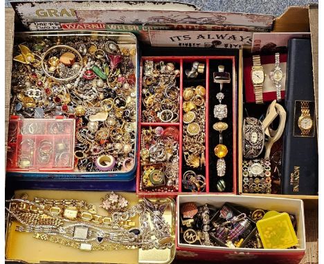 Collection of vintage and other jewellery to include: rings, necklaces, pendants, brooches, pendants, watches, angel mascot, 