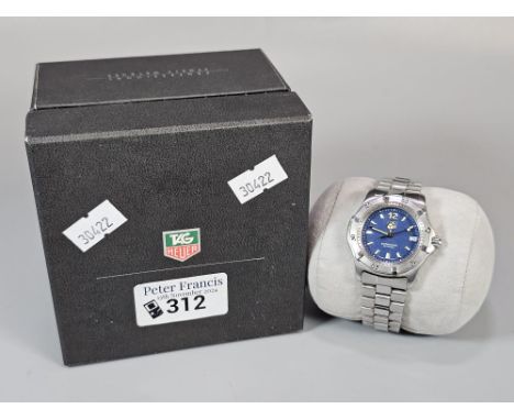 Tag Heuer Professional 200 Meters stainless steel wristwatch in original box.  (B.P. 21% + VAT)