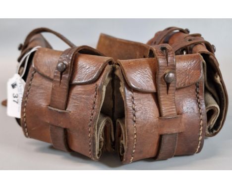 Military leather ammunition belt with brass buckle and steel spring clip - WWI Swedish M1910 Bandelier. (B.P. 21% + VAT)