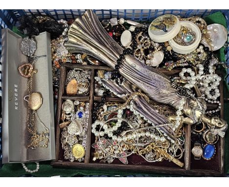 Collection of vintage and other jewellery to include: watches, pendants, necklaces, bracelets, brooches, lockets etc. (B.P. 2