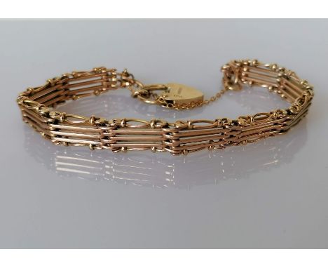 A 9ct rose gold gate-link bracelet with heart clasp, 16 cm, hallmarked, 15.2g