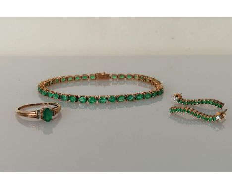 A 9ct yellow gold line or tennis bracelet with oval emeralds (each 3, 2mm) and box clasp, 17.5 cm with matching ring, size O,