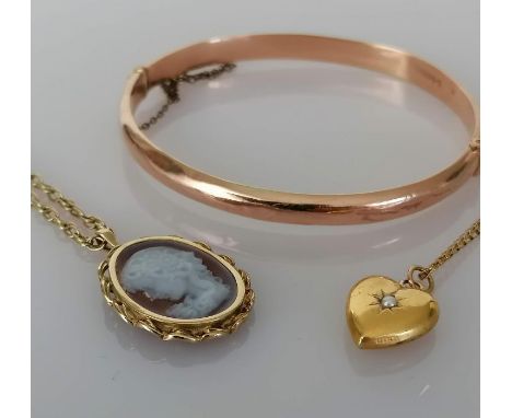 A Victorian yellow gold heart locket pendant and chain, 40 cm; an oval cameo gold pendant and chain, 58 cm, with seed pearl d