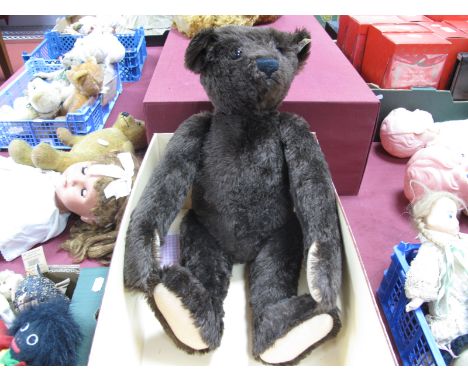 A Boxed Steiff #406065 British Collectors 1907 Replica Teddy Bear, dark brown, growler, one of 3000 pieces, approximately 55c