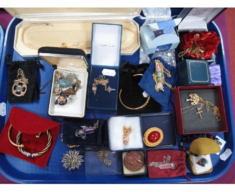 A Mixed Lot of Assorted Costume Jewellery, including "9KT" pendant on chain, cross pendant on chain, bangles, rings, Girl Gui