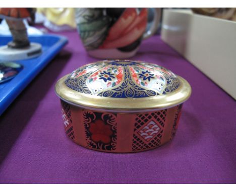 Royal Crown Derby Old Imari Oval Trinket Box, in the 1128 pattern, date code MM1, 7cm wide.