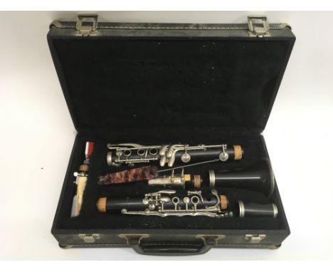 An Artley Prelude 18s students clarinet in case.