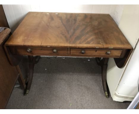 A George III mahogany sofa table. Size approx 67x96x71cm