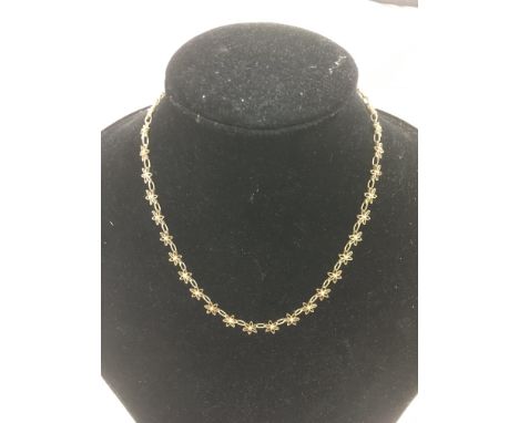 A 9ct gold chain in the form of flowerheads, approx 14.3g.